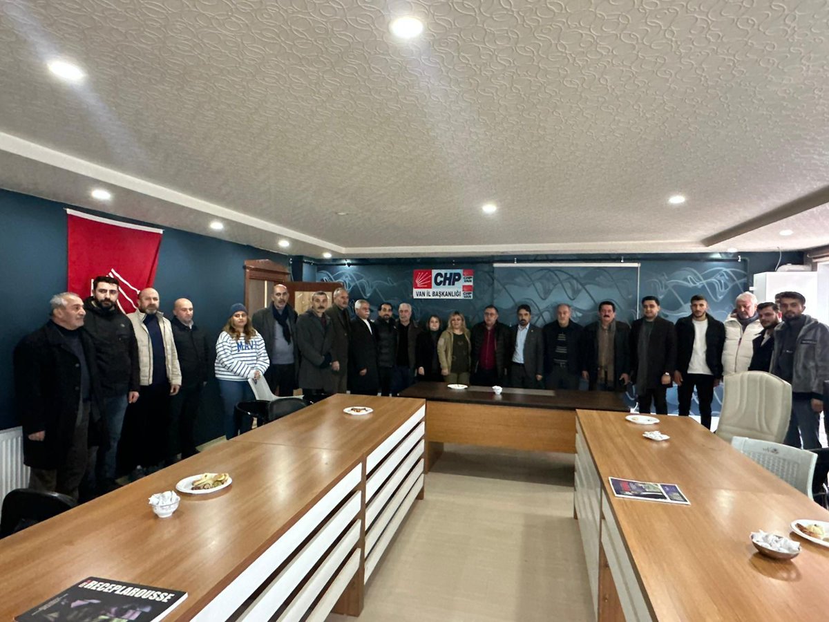 edremit_ilce's tweet photo. Edremit İlçe Danışma Kurulu toplantımızı, il başkanımız sayın @bedirhanogluvan ilce başkanımız @EdremitIlce
Murat Günay in katılımıyla gerçekleştirildi.Toplantıya katılarak parti programımıza dair görüş ve önerilerini paylaşan tüm üyelerimize teşekkür ediyoruz
 @eczozgurozel https://t.co/nfBhcCrTG3