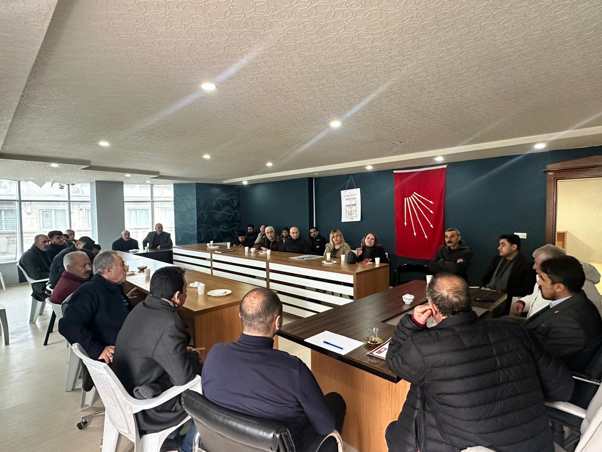 edremit_ilce's tweet photo. Edremit İlçe Danışma Kurulu toplantımızı, il başkanımız sayın @bedirhanogluvan ilce başkanımız @EdremitIlce
Murat Günay in katılımıyla gerçekleştirildi.Toplantıya katılarak parti programımıza dair görüş ve önerilerini paylaşan tüm üyelerimize teşekkür ediyoruz
 @eczozgurozel https://t.co/nfBhcCrTG3