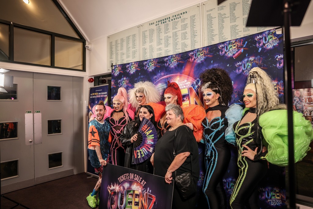 queenztheshow's tweet photo. Wanna make your night even MORE fabulous? Then stick around after the show for our meet and greet! 🎤💃

The Drag Me to the Disco tour is ALL about the fun, so don’t be shy – come say hi, and let’s keep the party going! 💃🌈

🎟️ https://t.co/pwBwds1XYh
 #Drag #DragQueen #Queenz https://t.co/Ksc2QcfIrH