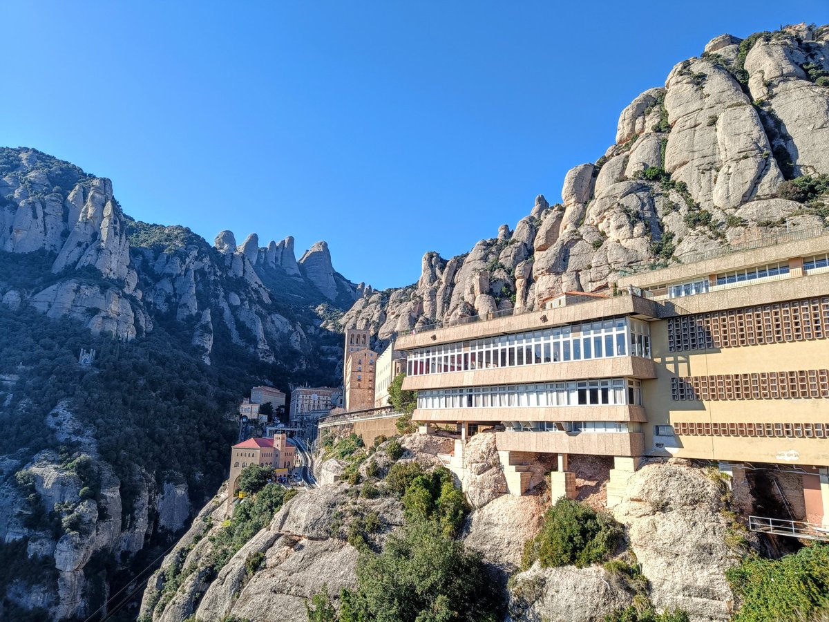 ferrandez_oscar's tweet photo. Buen día de excursión a Montserrat, llegando hasta el punto más alto (1236 m) #montserrat #macizo #montaña #excursion https://t.co/5TCxfxcbmQ