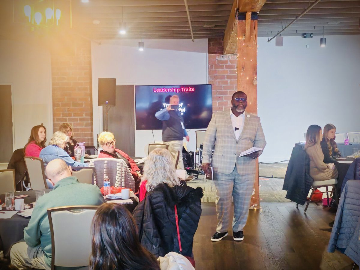 ChipBaker19's tweet photo. Such a great time at the Come Alive in 2025 Live2Lead Leadership Summit! Grateful to get the opportunity to be the Keynote Speaker for the Awards Breakfast. Thanks to Melahni Ake for hosting such a cool event! @MelahniAke
#indy #leadership #melake #grateful #gogetit https://t.co/McbMvZ4Vbw