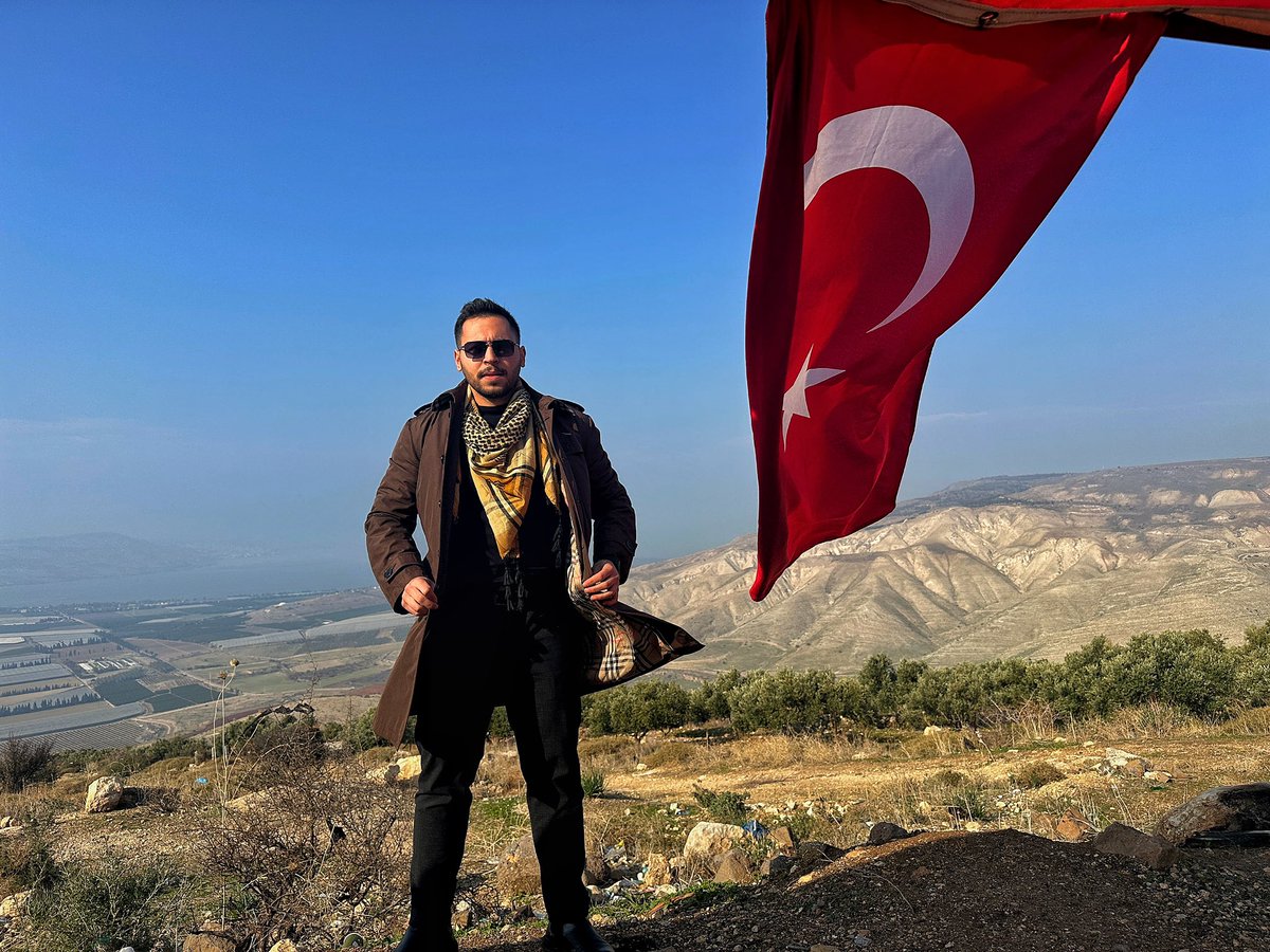 mtcabadak's tweet photo. İsrail tarafından ilhak edilen Golan Tepelerine Türk Bayrağımızı diktik:

Hey gidi Netanyahu diyeceğiz, ne dişli domuzdun sen.. https://t.co/OEvogNiNMK