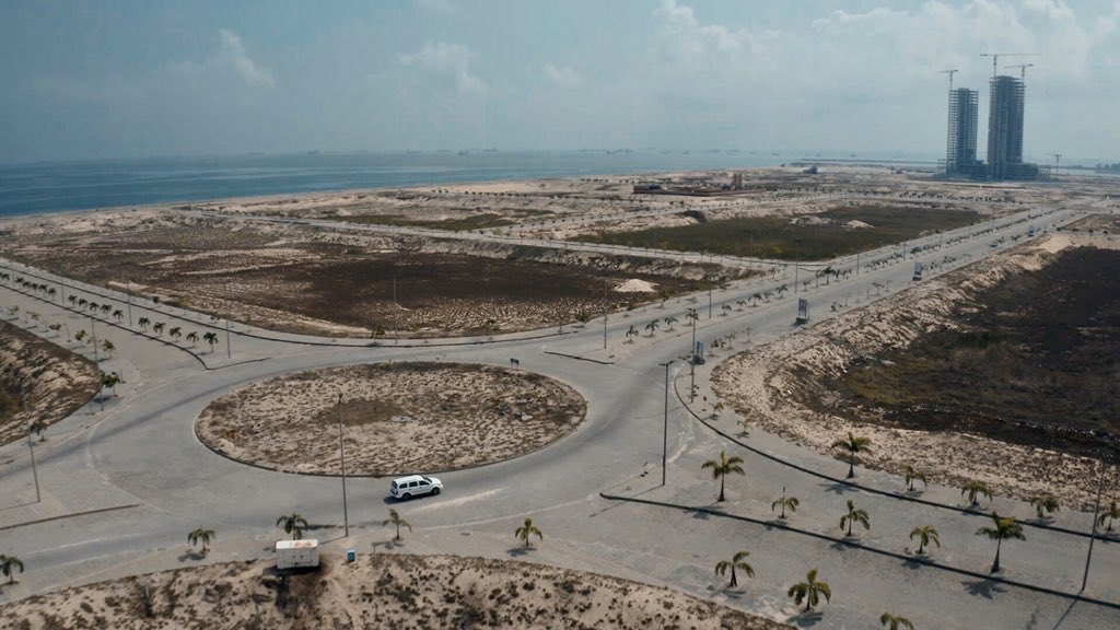IdrisConnecting's tweet photo. #DoYouKnowLagos
Are you wondering where in the world this beautiful area is ? This is Eko Atlantic City, a coastal development where the aquatic environment, ultra-modern infrastructure and humans co-exist harmoniously. It is located on Victoria Island, Lagos. https://t.co/FPMZgnT2dE
