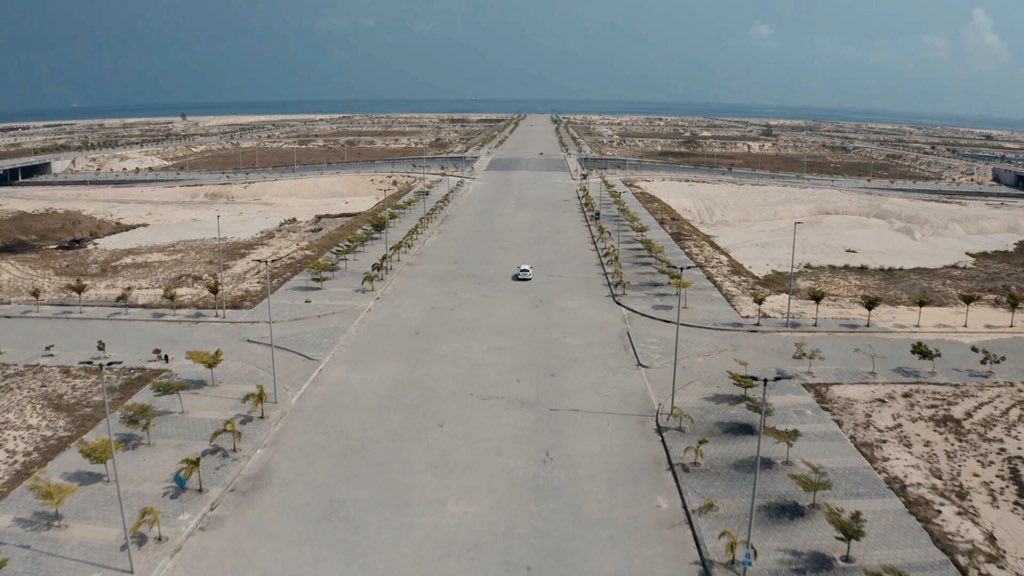 IdrisConnecting's tweet photo. #DoYouKnowLagos
Are you wondering where in the world this beautiful area is ? This is Eko Atlantic City, a coastal development where the aquatic environment, ultra-modern infrastructure and humans co-exist harmoniously. It is located on Victoria Island, Lagos. https://t.co/FPMZgnT2dE
