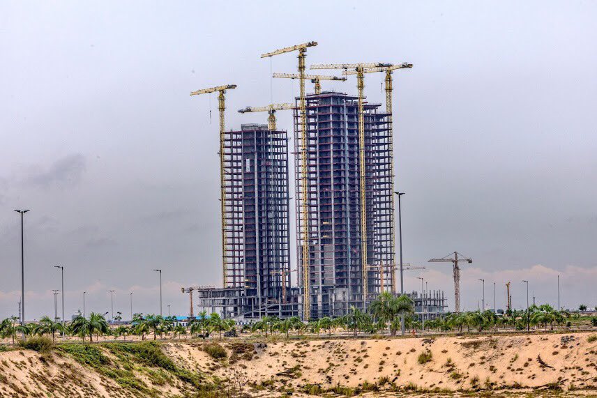 IdrisConnecting's tweet photo. #DoYouKnowLagos
Are you wondering where in the world this beautiful area is ? This is Eko Atlantic City, a coastal development where the aquatic environment, ultra-modern infrastructure and humans co-exist harmoniously. It is located on Victoria Island, Lagos. https://t.co/FPMZgnT2dE