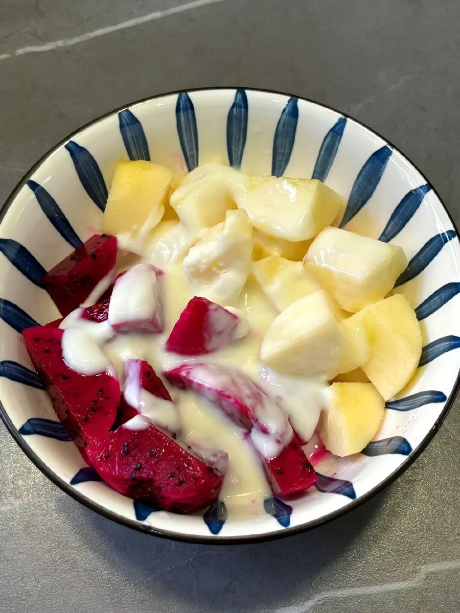 feminize_NFT9's tweet photo. さあ〜もっとフルーツ食べて可愛くなりましょう！ 🧸 https://t.co/Xvsi1PJGRf