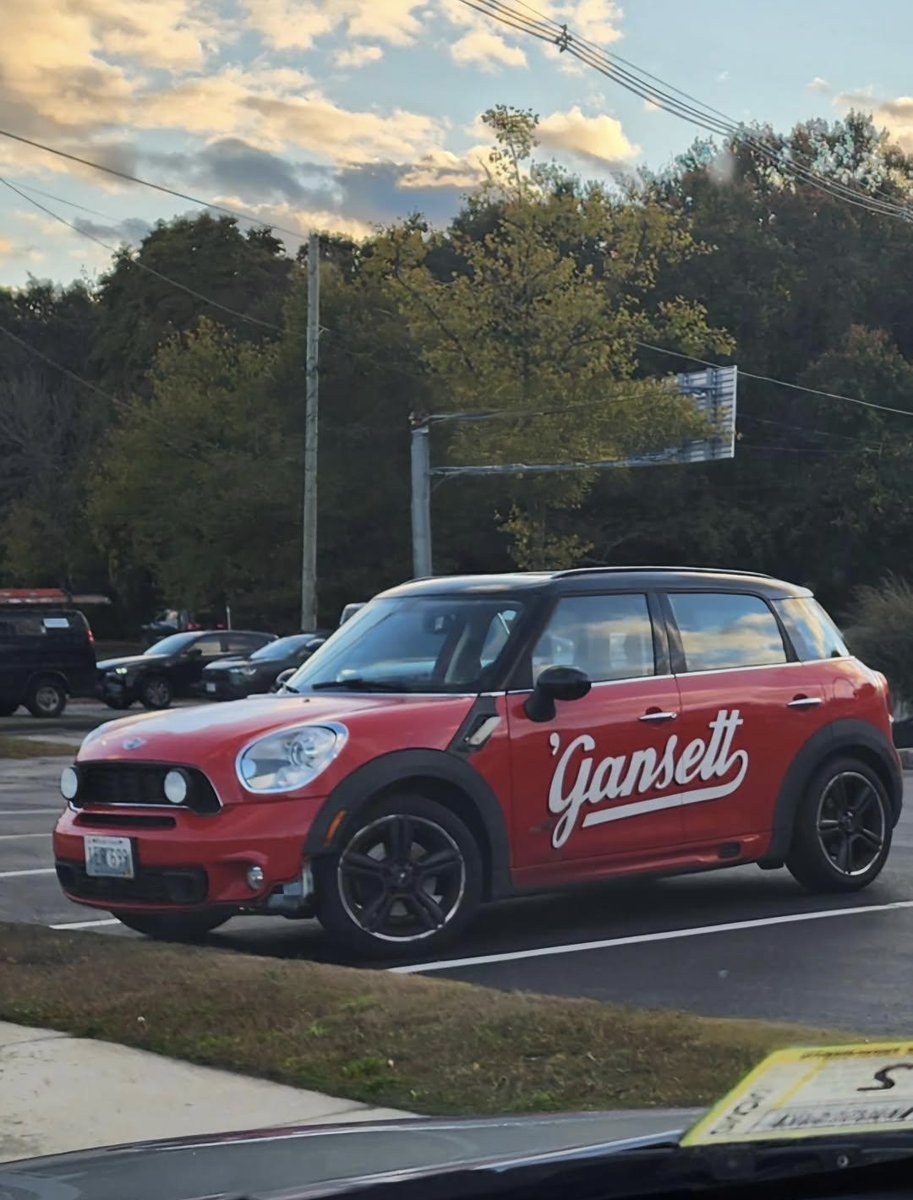 Gansettbeer's tweet photo. What a beauty. Who would whip this bad boy around?⁠
⁠
📷️ @kpwilkie⁠
⁠
#gansettbeer #rhodeisland #narragansett #minicooper #cars ⁠ https://t.co/tKWY085j9B