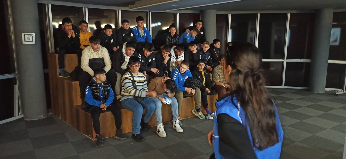 GSB_ErzurumGM's tweet photo. Tıp fakültesi gönüllülerimizle gençlere Kızılay’ın iyilik dolu çalışmalarını anlattık. Sen de gönüllü ol, iyilik hareketine katıl! 🌍❤️#Kızılay https://t.co/CZvl8tPbFM