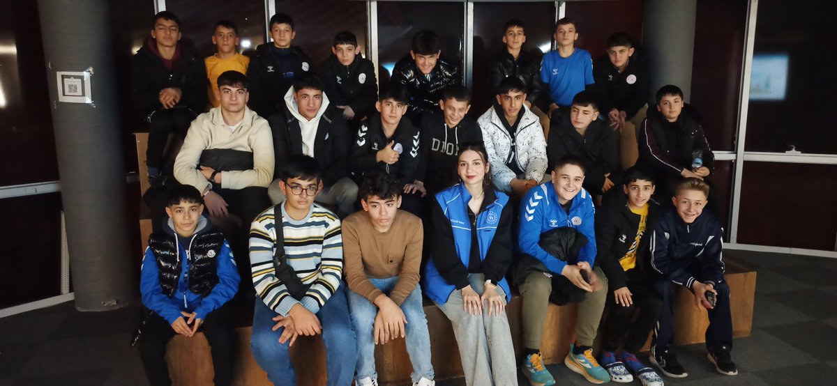 GSB_ErzurumGM's tweet photo. Tıp fakültesi gönüllülerimizle gençlere Kızılay’ın iyilik dolu çalışmalarını anlattık. Sen de gönüllü ol, iyilik hareketine katıl! 🌍❤️#Kızılay https://t.co/CZvl8tPbFM