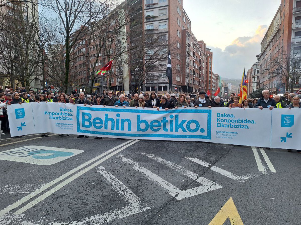bosch_conxita's tweet photo. A Euskadi, a la manifestació per la llibertat dels presos convocada per Sare. #llibertatpresospolitics bascos #solidaritat https://t.co/CVeLV2jBKH