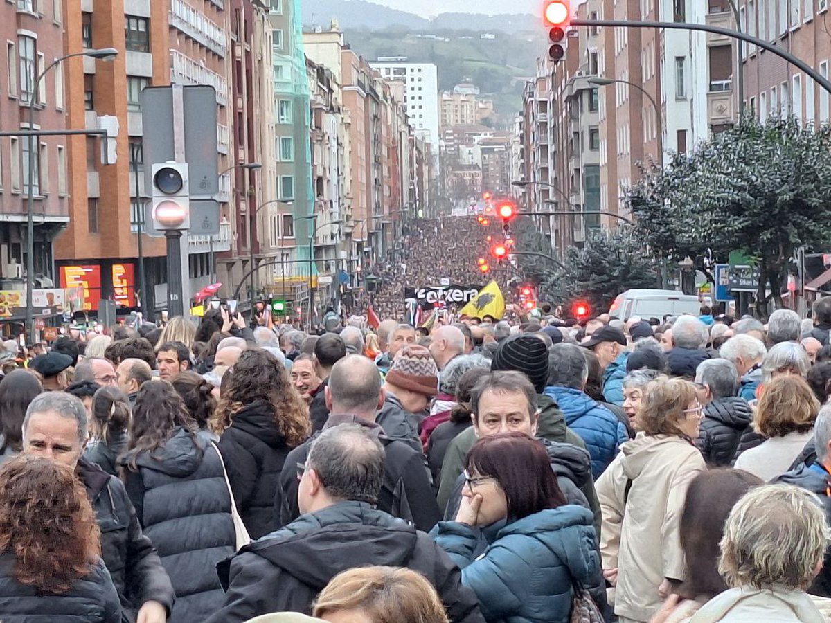 bosch_conxita's tweet photo. A Euskadi, a la manifestació per la llibertat dels presos convocada per Sare. #llibertatpresospolitics bascos #solidaritat https://t.co/CVeLV2jBKH