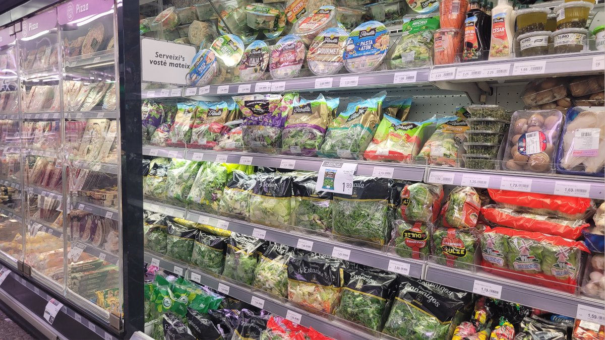 "Comprar és un acte polític i cada cop que comprem estem votant per un determinat model d’alimentació." Publiquem l'interessant article d'en Carles Soler que ens adverteix de la necessitat de canviar les #polítiquesalimentàries. revistamirades.cat/2025/01/11/ali…