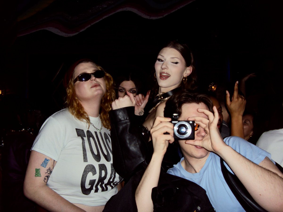 ejski10's tweet photo. had an affair last night 🖤🕶️ https://t.co/GjQOFPSbcY