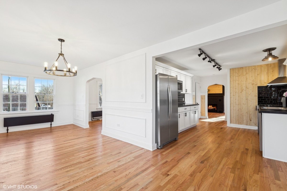HomeBuyingPro's tweet photo. Open House this weekend! Sat 1/11 from 12:30-2:30 and Sunday 1/12 from 11-1pm.  This gorgeous colonial home has all the updates you’re hoping for! Come check it out! ☀️🏡 Click this link for additional photos! https://t.co/JwVH7bnM16 https://t.co/5TgvTi4XBB