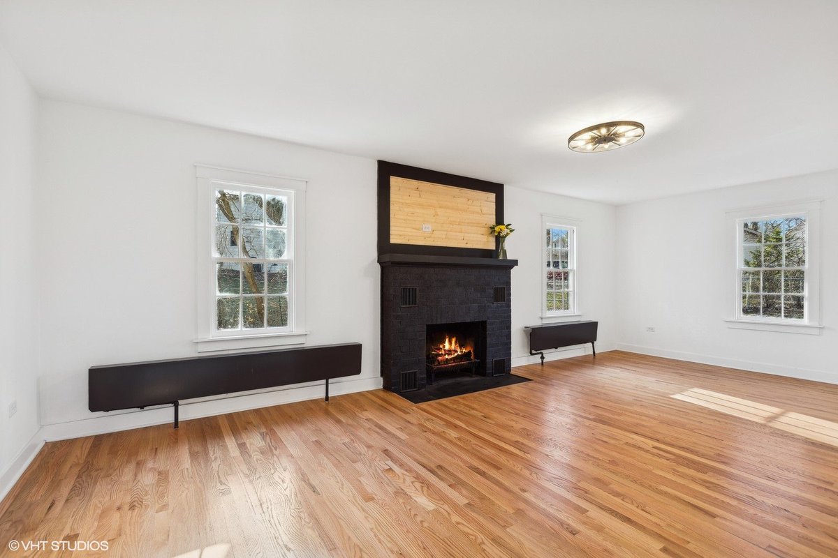 HomeBuyingPro's tweet photo. Open House this weekend! Sat 1/11 from 12:30-2:30 and Sunday 1/12 from 11-1pm.  This gorgeous colonial home has all the updates you’re hoping for! Come check it out! ☀️🏡 Click this link for additional photos! https://t.co/JwVH7bnM16 https://t.co/5TgvTi4XBB