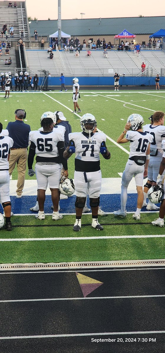 Mehki combs 6'3 310 tweet media