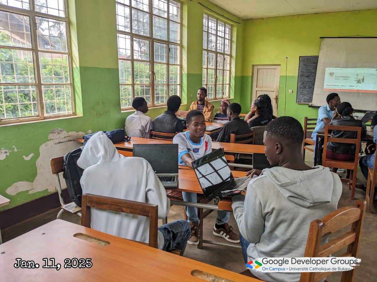 gdgocucbukavu's tweet photo. Team #kotlingdgocucb 💚
La team naissante qui fait preuve de grand courage et travaille avec le Lead @aganzeC1 et la mentor @rbmartine89 🚀 https://t.co/1Nnn4W2u4Y