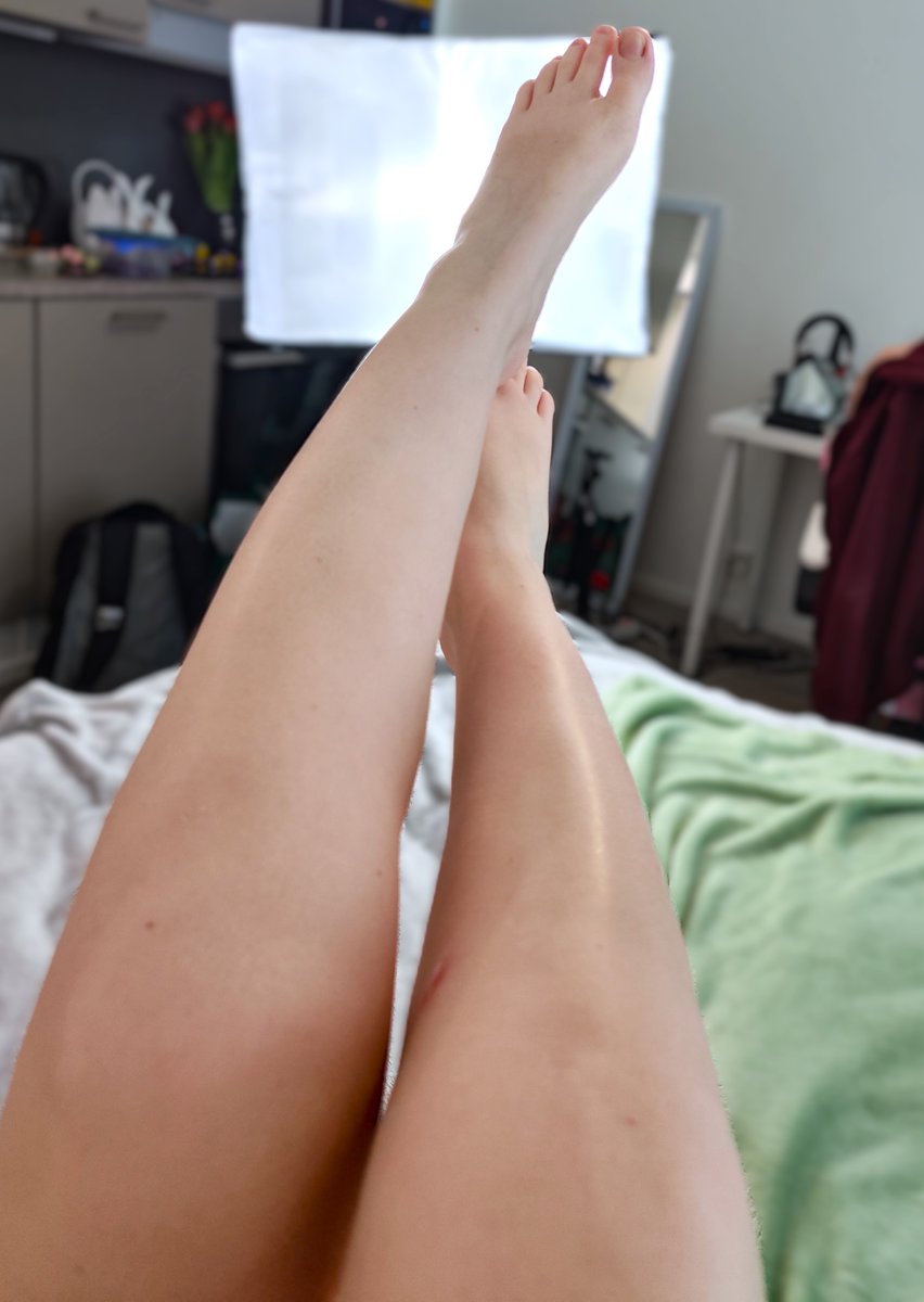 MissMeowCat69's tweet photo. Do you like natural toenails?

#feetِ  #legs https://t.co/NWk7TrTK63