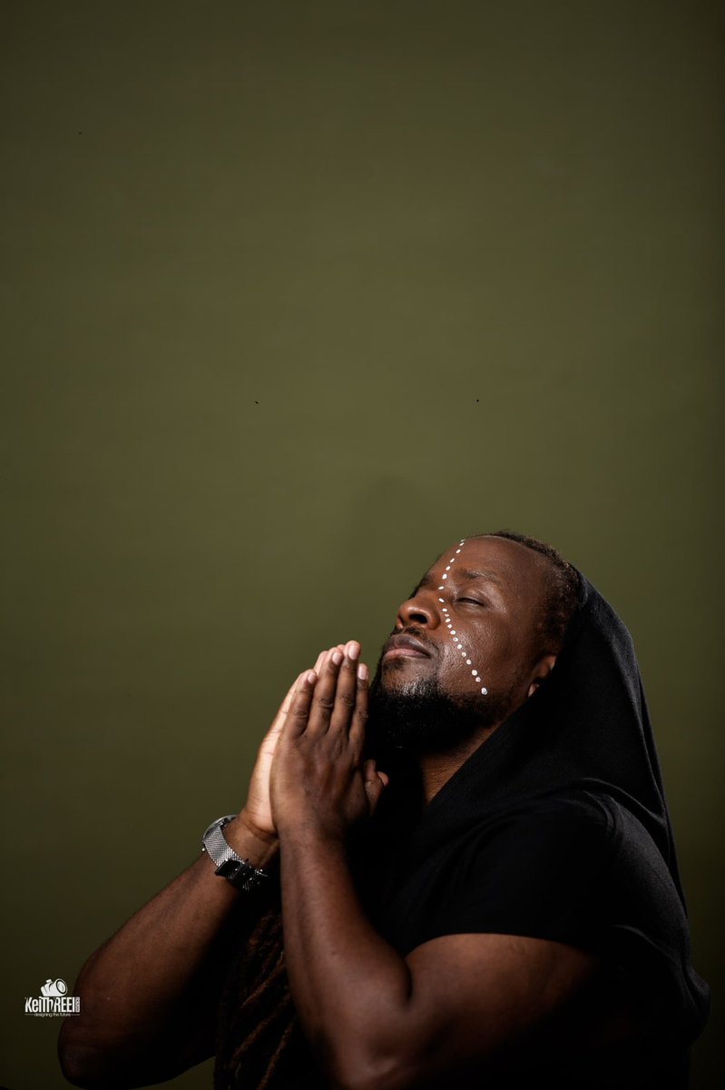 Mwari muripo 
Zarurayi masuwo 
Chisadadirwe nevanazvo 
Zvipo zvirimumawoko chenesayi nzira 🎶🎵