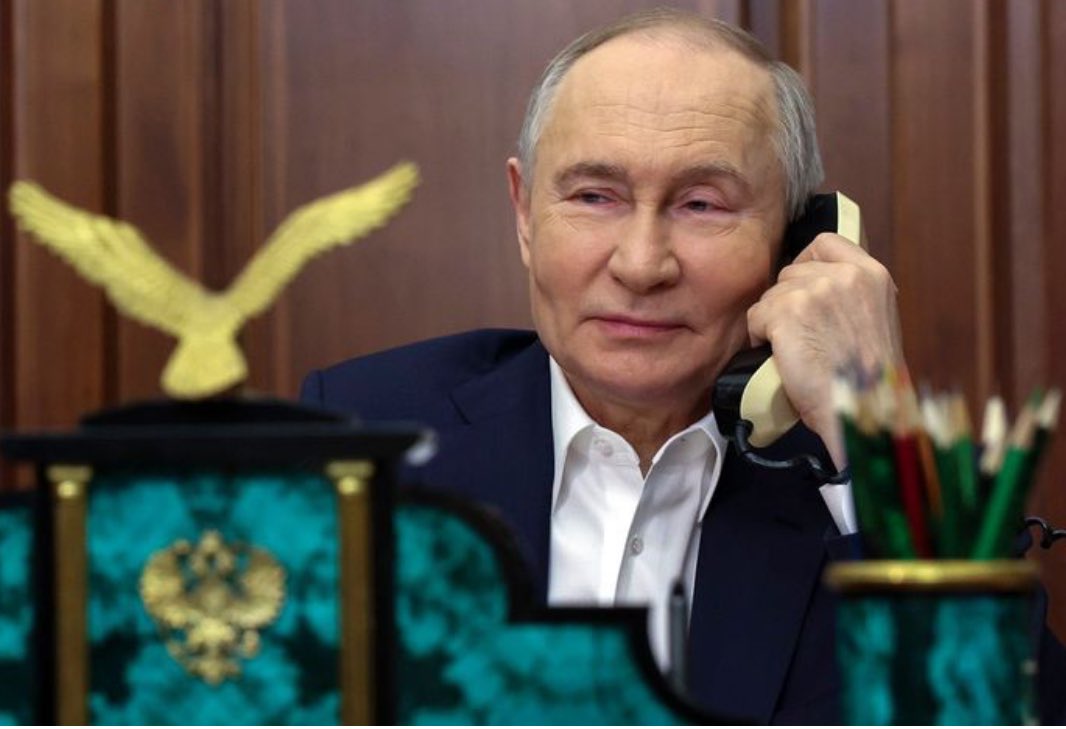 Spennandi formannsslagur fram undan hjá Sjálfstæðisflokknum. Sé glitta í fálkann á þessari mynd, væntanlega í Valhöll.  Nýr kandidat?