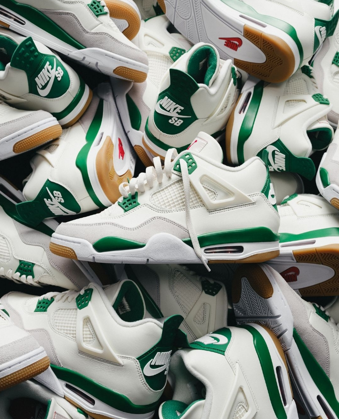 SneakerPics23's tweet photo. Pine Green 4's https://t.co/VZgBTx18Yr
