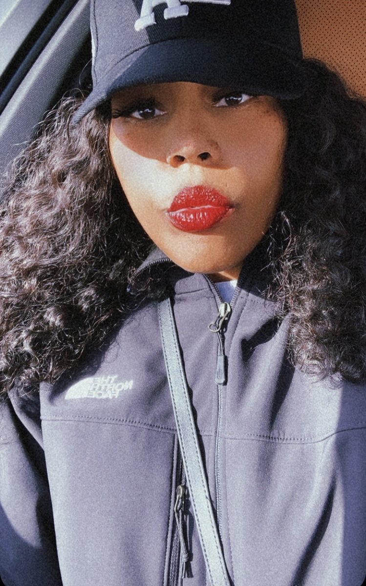 ENVYmeALLuWANT's tweet image. #TrapMode Rackracing🤑