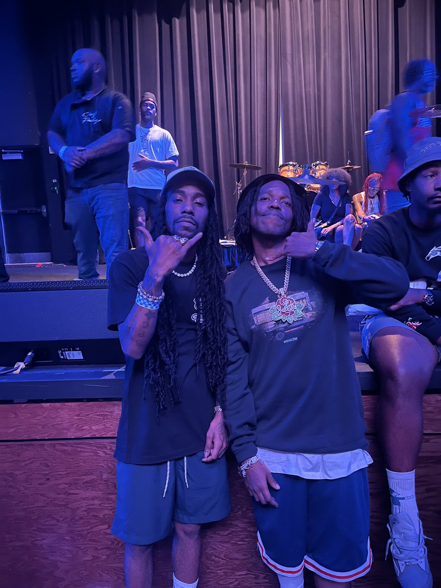 O_smoke_GOOD's tweet photo. Got to open up for one of my fav rappers twice💰🏃🏾‍♂️💨 I been #jetlife I’m bout to send them tracks to Mousa spitta. @CurrenSy_Spitta It’s bout time we make it official mane 💨🛩️ https://t.co/BIRwatVk1r
