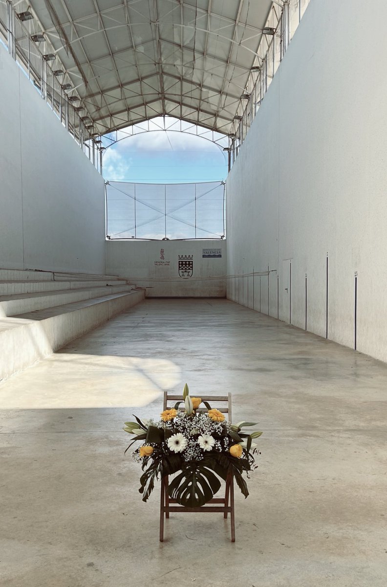 El carrer Major ple com en una partida de llargues, sona la Malaguenya i amb el silenci del teu Trinquet tot s’acaba.

Ara sí, Tio Norat, va de bo. 

T’estimem.