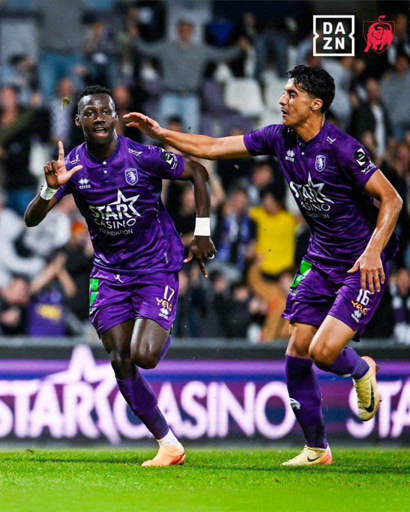 تم تعويض الهلال مع خروج سعود عبدالحميد بـ ( كانسيلو + متعب الحربي ) !!!!!!

وش حصل الاتحاد بخروج مروان وفيصل ؟ احد شاف لاعبين جدد مكانهم ؟ الدكة خاليه وفيها اسماء ما تستحق تتواجد وتلعب كرة قدم !

خرجوا افضل لاعبين الاتحاد المحليين بدون اي تعويض !!!!

#عودة_فيصل_ومروان_مطلبنا 🟡⚫️