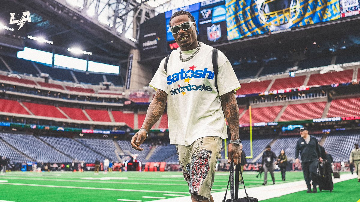 chargers's tweet photo. 📍 on site https://t.co/fxdyM0dXnS