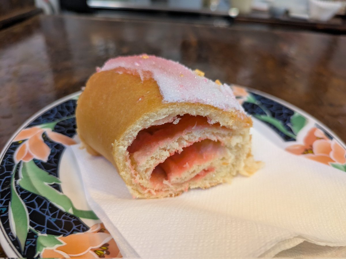 Gracious bakery's nectar #kingcake. Somewhat thin and light bread with nice texture for a dense feel. My specific piece was a little lacking on the nectar, I should've picked from the other end.