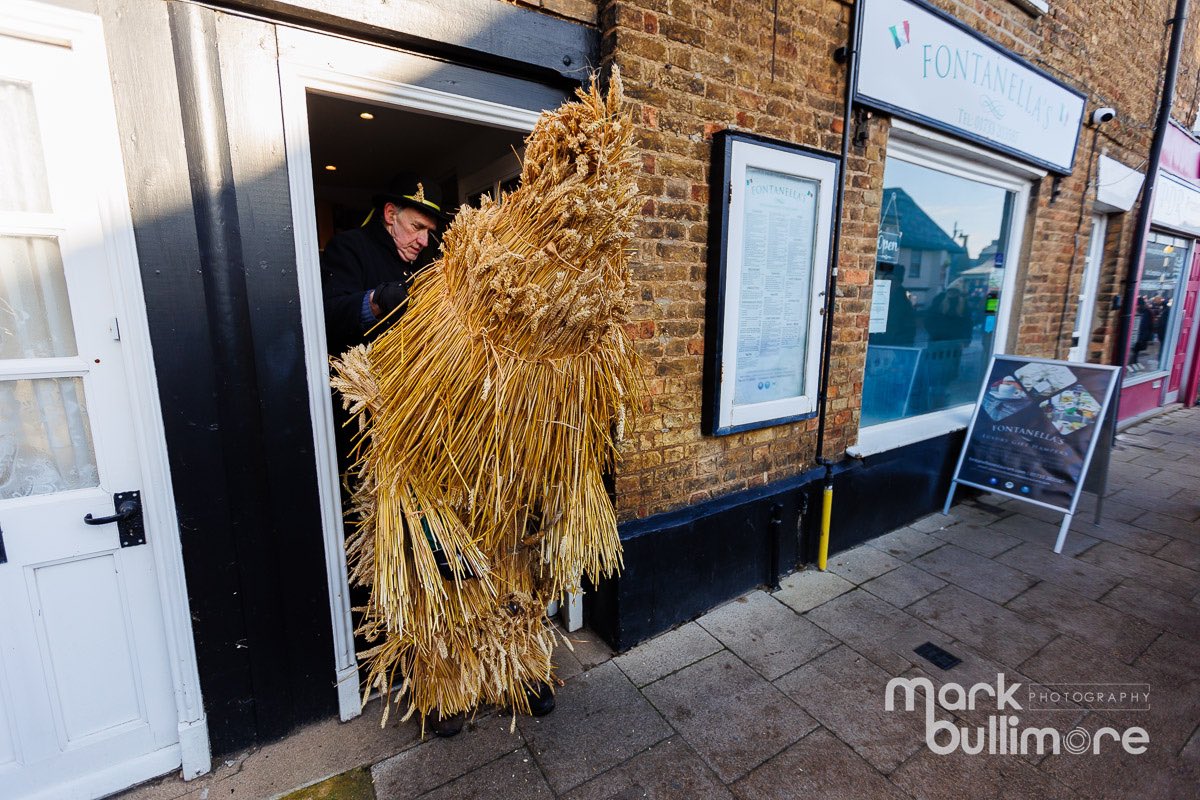 MBPhotographic's tweet photo. After years of trying but never quite been able to make the #StrawBearFest, I finally got to see the Straw Bear make his way around Whittlesey. https://t.co/KSBLy7s3nB