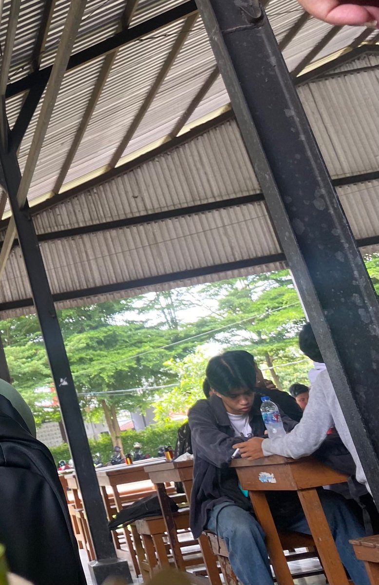 bxxch_7's tweet photo. tunggu aku di gerbang unama ya ganteng https://t.co/mdjyYqYNjs