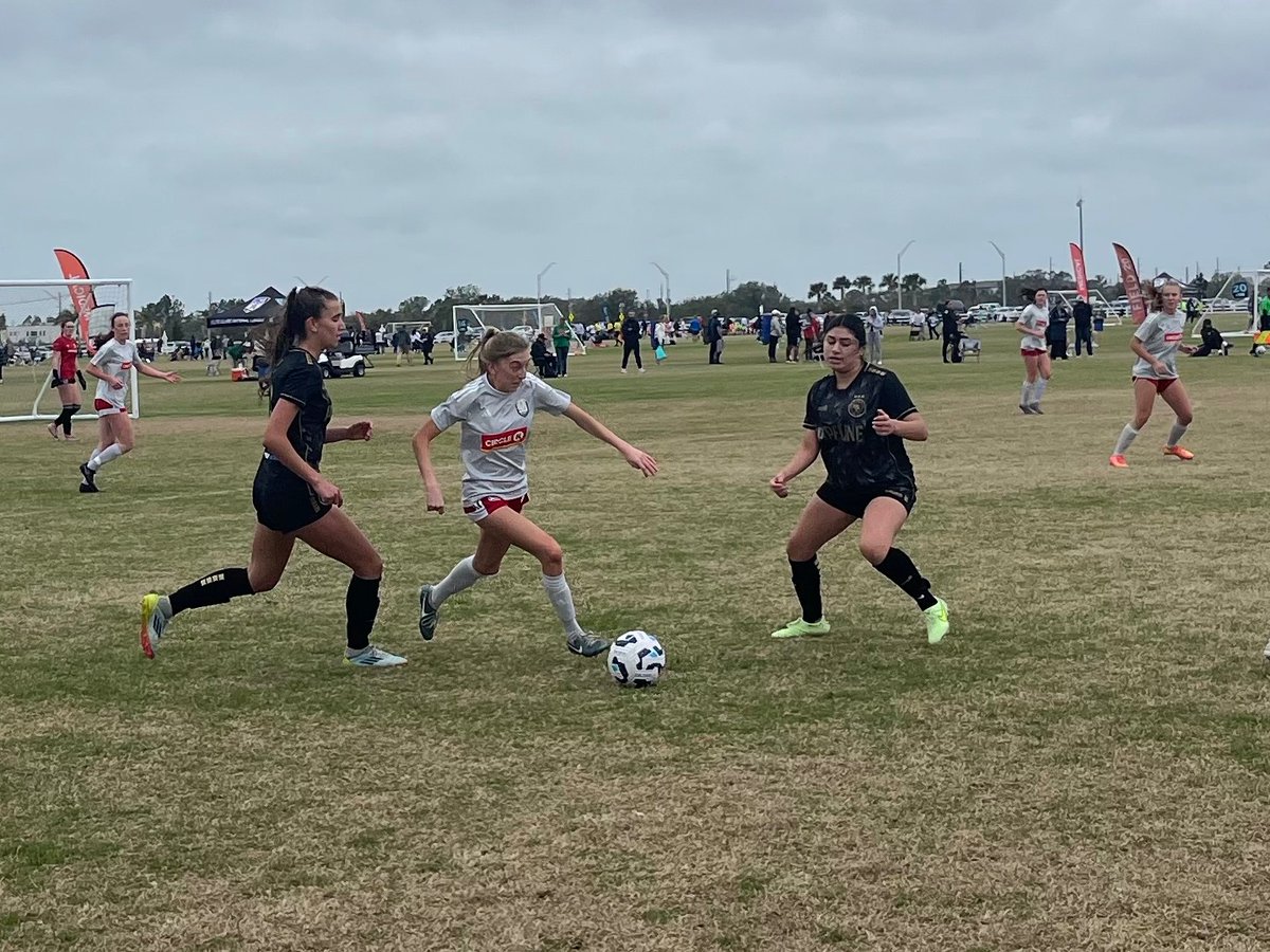First game ☑️
Score 3-2
Goals by <a href="/paige_frasz/">Paige Frasz</a> <a href="/jordansoccer26/">Jordan Davis</a> 
<a href="/KaylaR2026/">Kayla Rice</a> 
🦩💖⚽️⚽️⚽️
#ECNLFL 
<a href="/NCFC_Youth/">NCFC Youth</a>