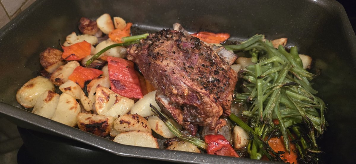 redteamJSY's tweet photo. 4-hour roast shoulder of Jersey lamb... I got lazy and chucked the veg in as well (and should have turned the potatoes a few more times) ๐
#Saturdaycooking #roastlamb https://t.co/uwSV1TfSCI