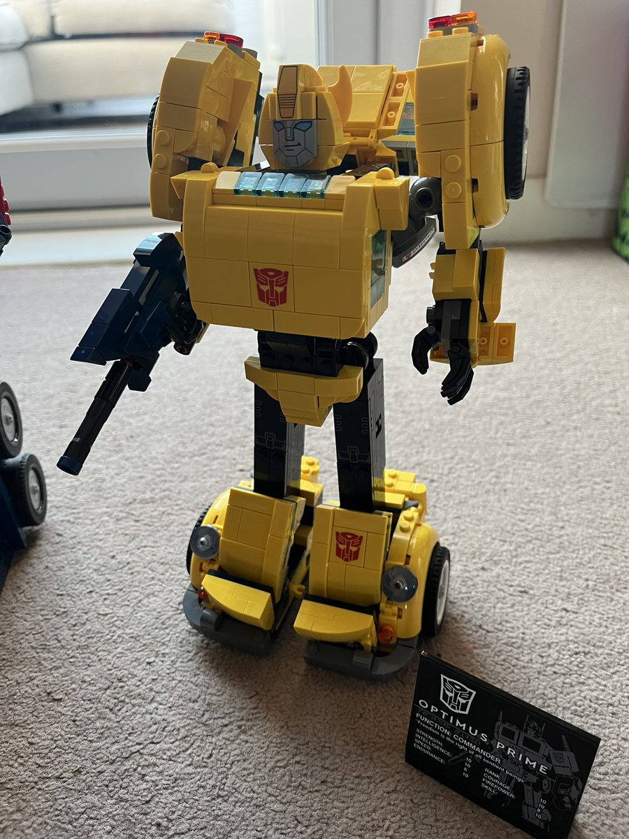 beatlemanic02's tweet photo. @Mansfield11YNWA @LEGO_Group Finished Bumblebee today with my son. Then displayed it with Prime #autobotsrollout https://t.co/OnGk1EGIJm