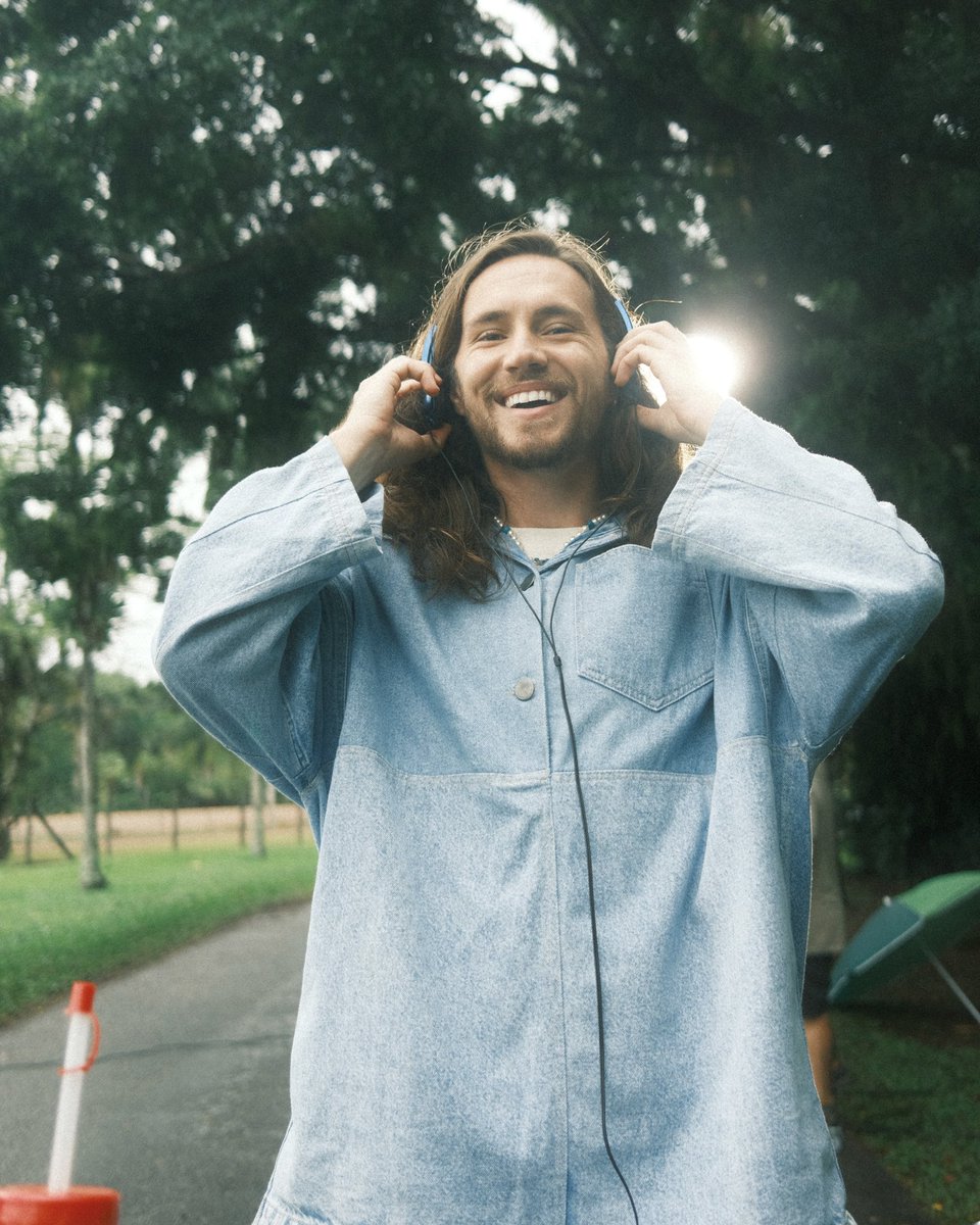 VitorKley's tweet photo. bastidores do clipe de ‘de novo’ 🩵 vai veeeeer 🌀 https://t.co/Zd635cOTPl