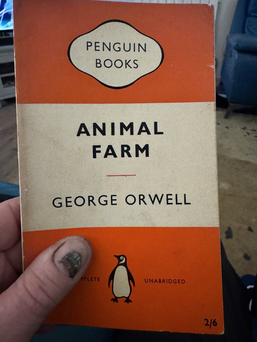 dorislo284's tweet photo. Just got meself a book to read so I can work out whether im boxer ,, read it and you will work out how Starmer  will killl your life https://t.co/YshJi4vVkV