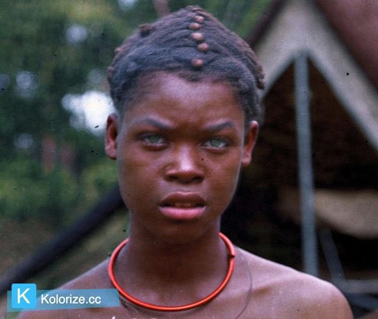 OziIkoro's tweet photo. Left: The original photo of an Igbo girl from Nibo, identified as “Nwauko” in Northcote Thomas’ photographic register, c. 1910-11. Right: A stunning colorized version by Ozikoro, 2024. https://t.co/ZesjWscaTV