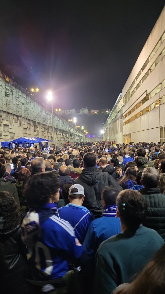 jcaspere's tweet photo. Vaya chapuza @RealOviedo vergüenza tener a la afición bloqueada . https://t.co/cXgtA6ryxn