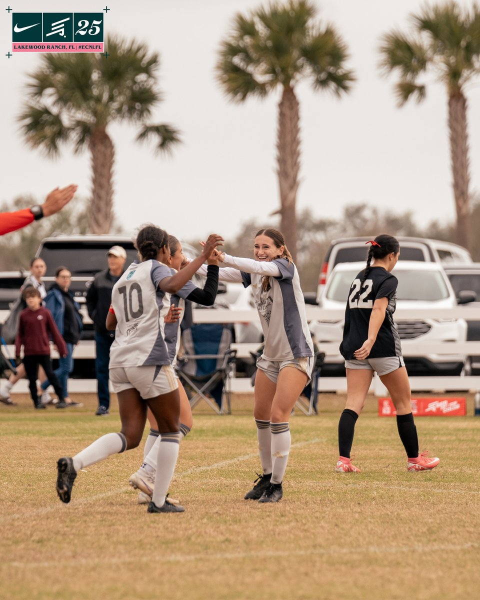 ECNLgirls's tweet photo. At the half: Lift up everyone around you #ECNLFL https://t.co/DKIefgRCj1