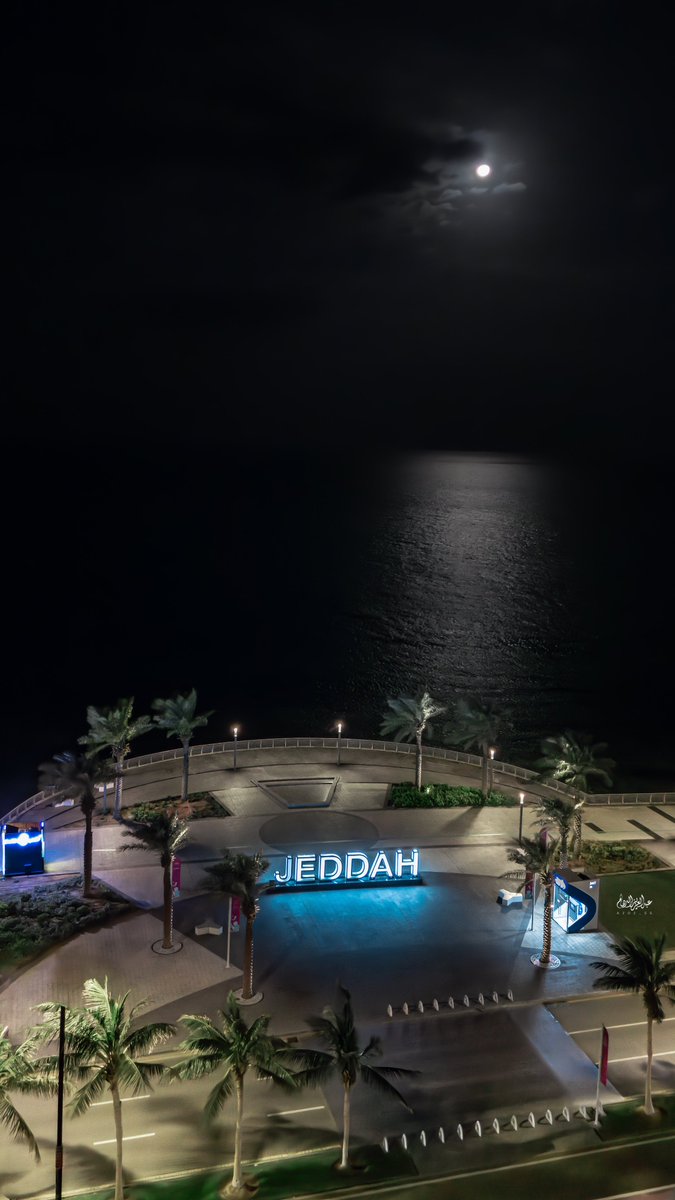 makkahregion's tweet photo. كورنيش جدة..
بريق القمر يعانق هدوء البحر
📷.عبدالعزيز الدهام https://t.co/HddSUeppLe