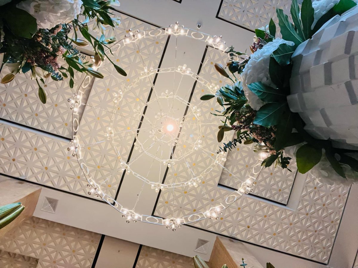 lavleeferlenssi's tweet photo. I’m lovin’ these shots 🤍 of #GrandHyattDoha chandelier ✨ #WorldOfHyatt @Hyatt #WinterInDoha #WeekendInDoha #HappyWeekendDoha #WhenInDoha https://t.co/K1rfD4KqNU