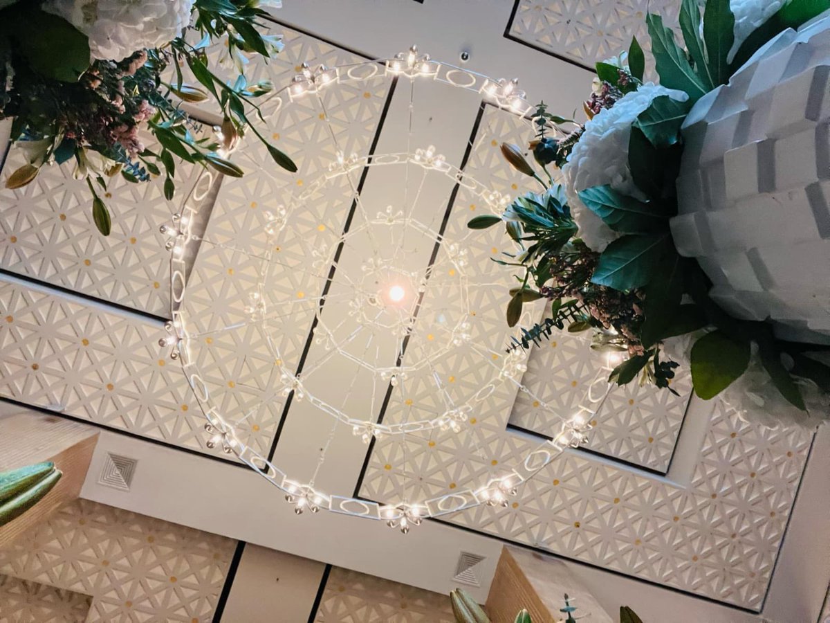 lavleeferlenssi's tweet photo. I’m lovin’ these shots 🤍 of #GrandHyattDoha chandelier ✨ #WorldOfHyatt @Hyatt #WinterInDoha #WeekendInDoha #HappyWeekendDoha #WhenInDoha https://t.co/K1rfD4KqNU