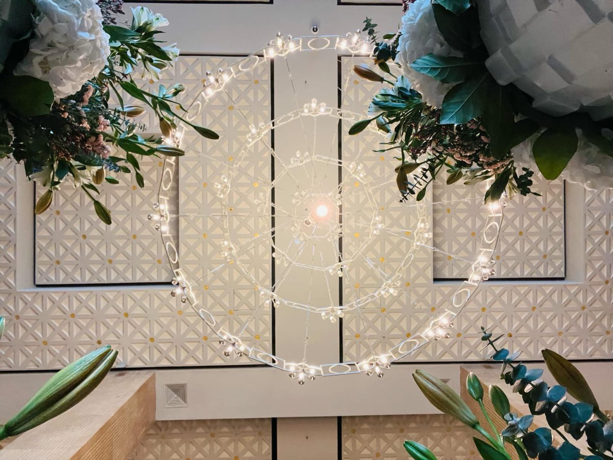 lavleeferlenssi's tweet photo. I’m lovin’ these shots 🤍 of #GrandHyattDoha chandelier ✨ #WorldOfHyatt @Hyatt #WinterInDoha #WeekendInDoha #HappyWeekendDoha #WhenInDoha https://t.co/K1rfD4KqNU