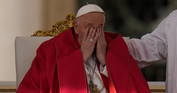 poperespecter1's tweet photo. Italian Bishops : "[The church] cannot admit...those who practice homosexuality, present deeply rooted homosexual tendencies or support the so-called culture Gay." (Section 44 of New document) 
Fake Media : Italian Bishops allow gays in seminary! https://t.co/08PDbRX08l