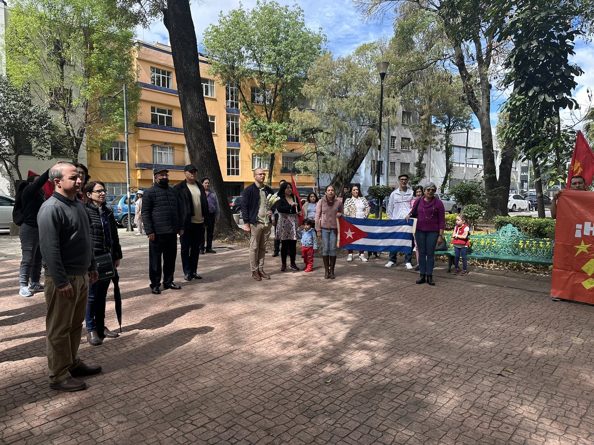 Embajada de Cuba en México (@embacumex) on Twitter photo #EnVivo Homenaje a Julio Antonio Mella en el 96 aniversario de su vil asesinato, junto a miembros de la <a href="/EmbaCuMex/">Embajada de Cuba en México</a>, Asociación de Cubanos Residentes en México 🇲🇽, <a href="/_mmsc/">Mov. Mexicano de Solidaridad con Cuba 🇲🇽🇨🇺</a> y el <a href="/comunistamexico/">Partido Comunista de México *☭</a>. #EnVivo Homenaje a Julio Antonio Mella en el 96 aniversario de su vil asesinato, junto a miembros de la <a href="/EmbaCuMex/">Embajada de Cuba en México</a>, Asociación de Cubanos Residentes en México 🇲🇽, <a href="/_mmsc/">Mov. Mexicano de Solidaridad con Cuba 🇲🇽🇨🇺</a> y el <a href="/comunistamexico/">Partido Comunista de México *☭</a>.