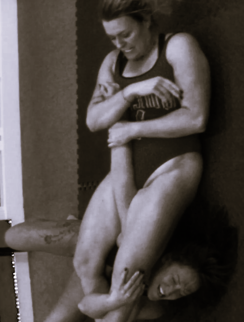 ScottishMixedWrestl (@swrestl) on Twitter photo The Amazonian <a href="/Heidi_Overkill_/">Heidi_Overkill</a> insanely huge quads are genuinely breaking Flame.....
#femalewrestling #strongwomen #muscularfemales The Amazonian <a href="/Heidi_Overkill_/">Heidi_Overkill</a> insanely huge quads are genuinely breaking Flame.....
#femalewrestling #strongwomen #muscularfemales