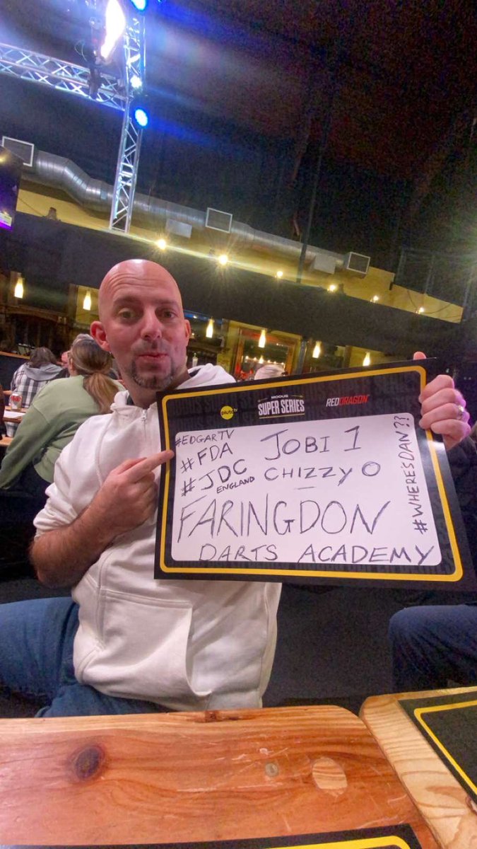 Jobi180's tweet image. Here at @MSSdarts 
Come on @theedgar501 give us a shout out lad!
Here with Zoe, Lola, Lilly and Woody representing Faringdon Darts Academy