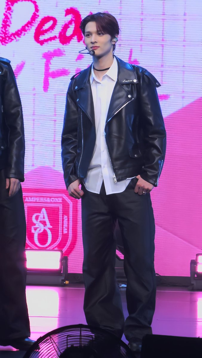 Limnnn0's tweet photo. 너무 멋있다!!🥰
#앰퍼샌드원 #AMPERSANDONE #마카야 #이예준 #MACKIAH #マカヤ https://t.co/4UUg79i2i8